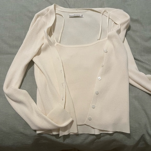 Abercrombie & Fitch Cream Sweater Set - Picture 1 of 3